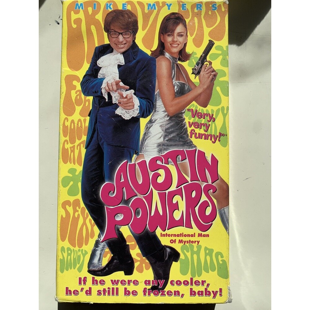 Austin Powers 1997 VHS Mike Meyers Elizabeth Hurley Michael York Retro Movie EUC